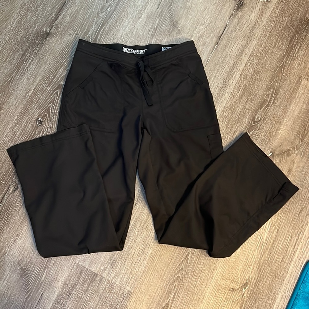 Grey’s Anatomy cargo pocket straight leg scrub pants, black, size small